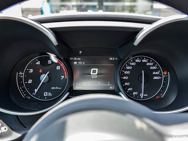 阿爾法·羅密歐 Giulia 2022款 2.0T 280HP Veloce 賽道版