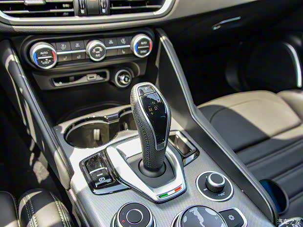 阿爾法·羅密歐 Giulia 2022款 2.0T 280HP Veloce 賽道版