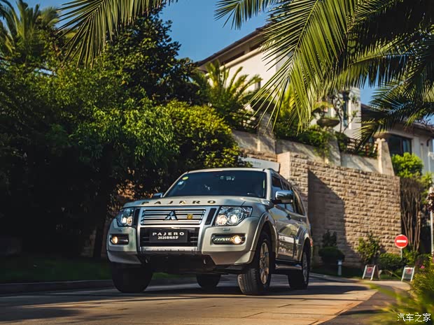 三菱(進口) 帕杰羅(進口) 2020款 3.0L 自動標準版