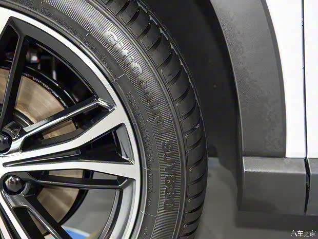 比亚迪 宋PLUS 2020款 1.5T 自动旗舰型