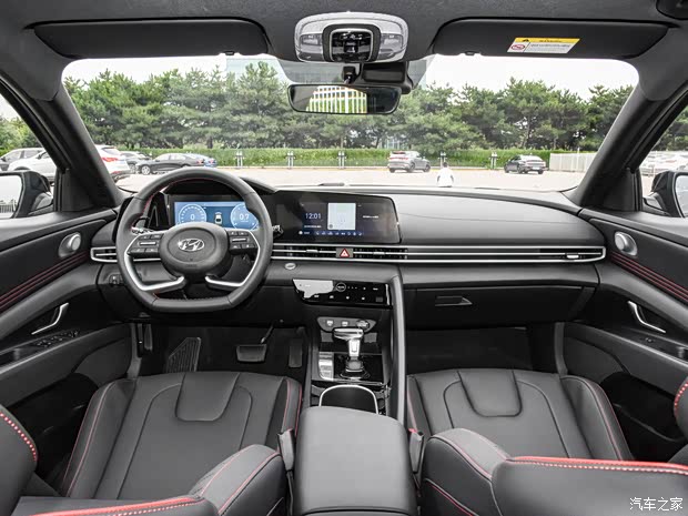 北京现代 伊兰特 2022款 1.5L CVT 20周年纪念款