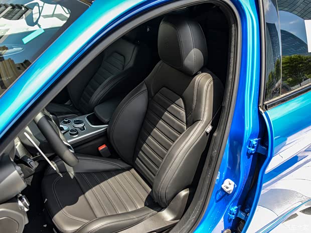 阿爾法·羅密歐 Giulia 2022款 2.0T 280HP Veloce 賽道版