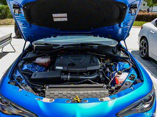 阿爾法·羅密歐 Giulia 2022款 2.0T 280HP Veloce 賽道版