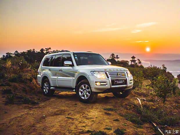 三菱(进口) 帕杰罗(进口) 2020款 3.0L 自动尊贵版