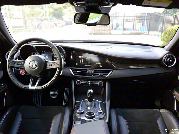 阿尔法·罗密欧 Giulia 2019款 2.9T 510HP 四叶草版
