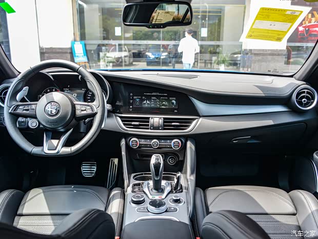 阿爾法·羅密歐 Giulia 2022款 2.0T 280HP Veloce 賽道版