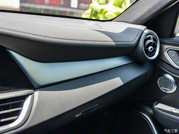 阿爾法·羅密歐 Giulia 2022款 2.0T 280HP Veloce 賽道版