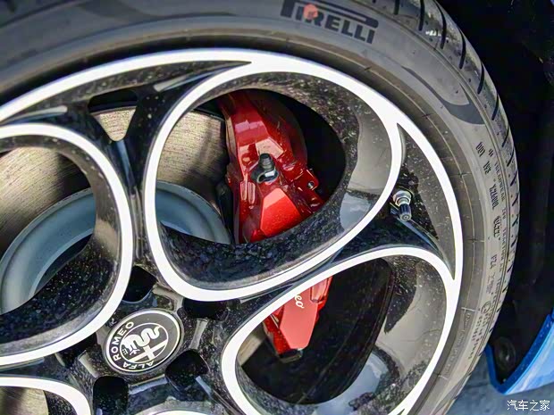 阿爾法·羅密歐 Giulia 2022款 2.0T 280HP Veloce 賽道版