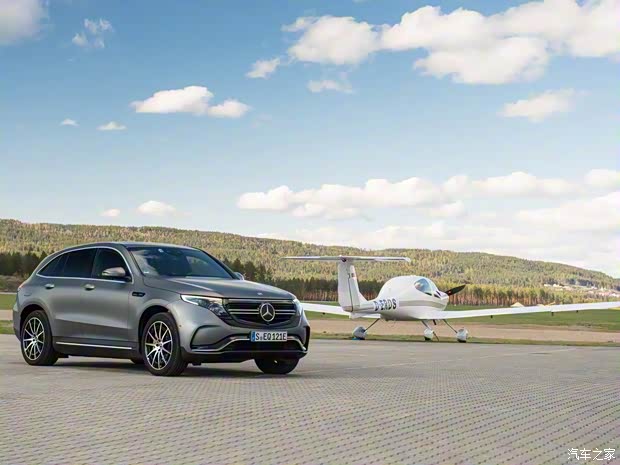 梅赛德斯-EQ 奔驰EQC(海外) 2018款 EQC 400 梅赛德斯-EQ 奔驰EQC(海外) 2018款 EQC 400