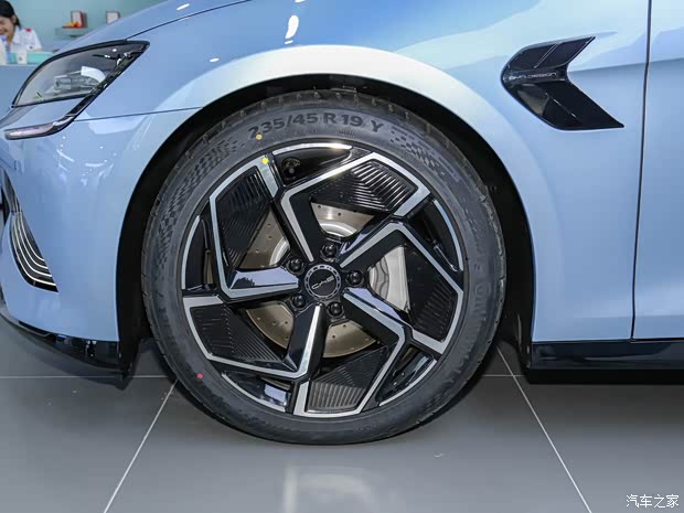 比亚迪 海豹 2022款 700km 长续航后驱版