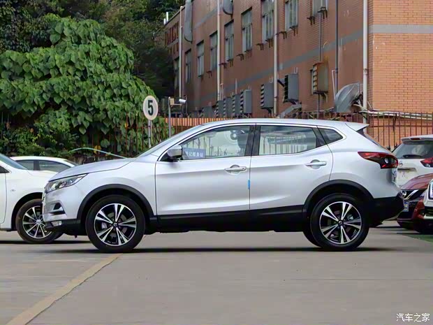 東風(fēng)日產(chǎn) 逍客 2021款 2.0L CVT豪華版