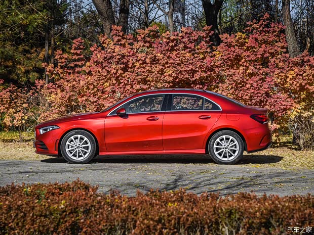 北京奔驰 奔驰A级 2019款 A 200 L 运动轿车 北京奔驰 奔驰A级 2019款 A 200 L 运动轿车