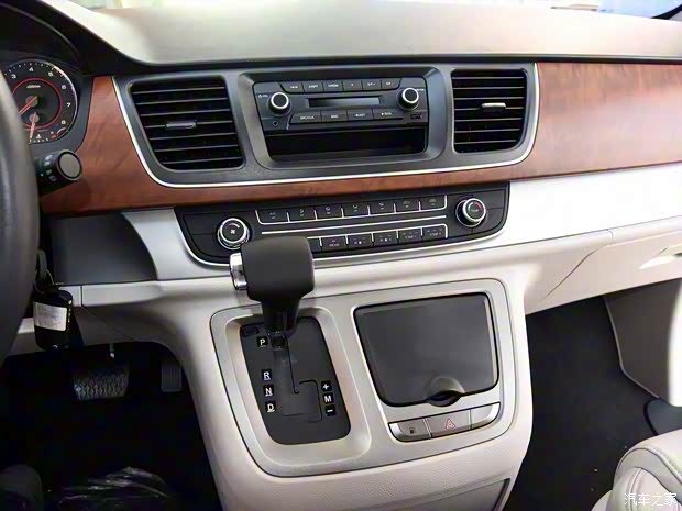 上汽大通 上汽大通G10 2016款 2.0T 自动精英版 上汽大通 上汽大通G10 2016款 2.0T 自动精英版