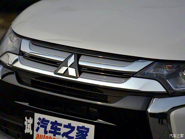 三菱(进口) 欧蓝德(进口) 2016款 2.0L 两驱加值版 5座
