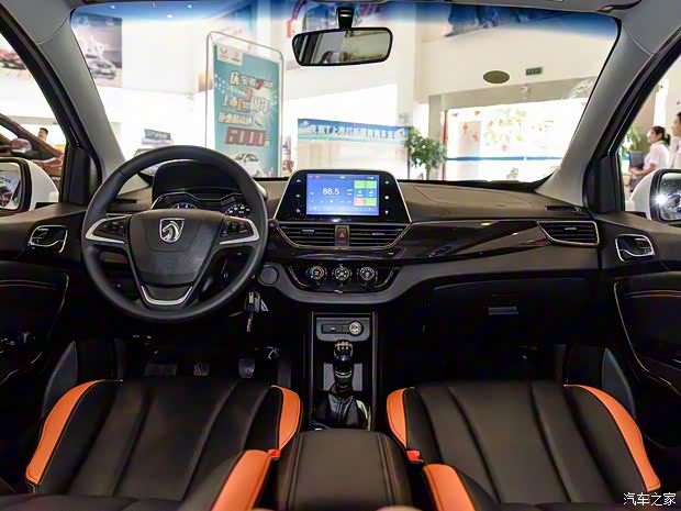 上汽通用五菱 寶駿310 2016款 1.2L 手動(dòng)豪華型