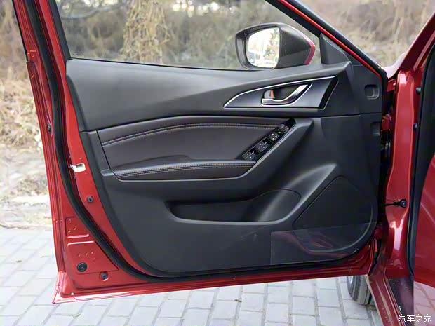 长安马自达 马自达3 Axela昂克赛拉 2017款 两厢 2.0L 自动运动型 长安马自达 马自达3 Axela昂克赛拉 2017款 两厢 2.0L 自动运动型