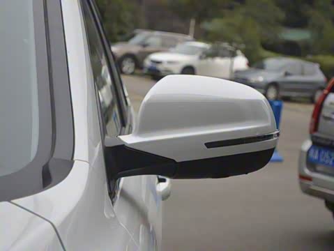 2017款 蓝标 1.5T 手动两驱尊贵型 2017款 蓝标 1.5T 手动两驱尊贵型