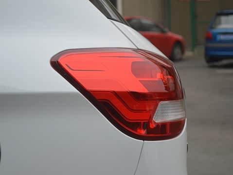 2017款 蓝标 1.5T 手动两驱尊贵型 2017款 蓝标 1.5T 手动两驱尊贵型