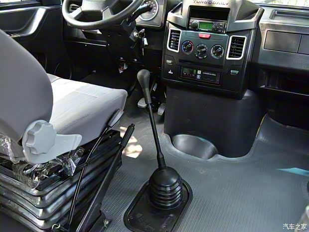 南京依維柯 Turbo Daily 2017款 2.8T A35客車中頂11座43S5