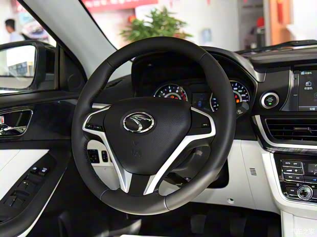 东南汽车 V5菱致 2017款 1.5L 手动新贵型