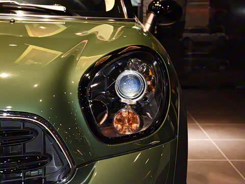 2016款 1.6T COOPER ALL4 Fun装备控 2016款 1.6T COOPER ALL4 Fun装备控