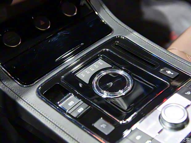 众泰汽车 众泰T600 2016款 运动版 2.0T 自动旗舰型 众泰汽车 众泰T600 2016款 运动版 2.0T 自动旗舰型