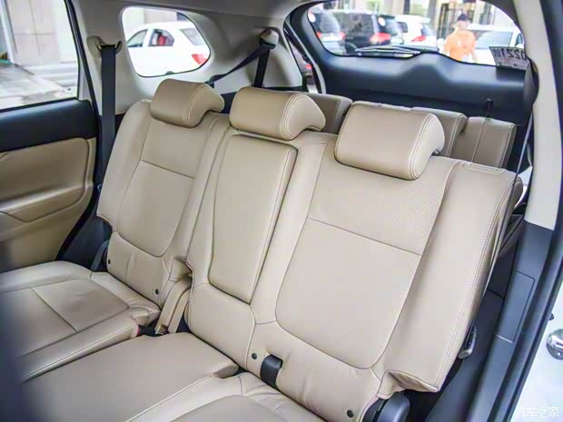 广汽三菱 欧蓝德 2016款 2.4L 四驱尊贵版 7座