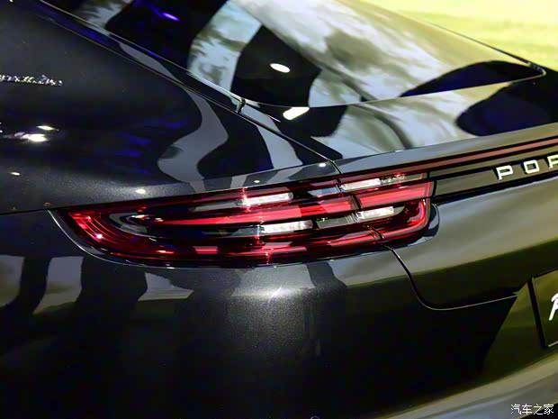 保時捷 Panamera 2017款 Panamera 4 E-Hybrid 行政加長版 2.9T