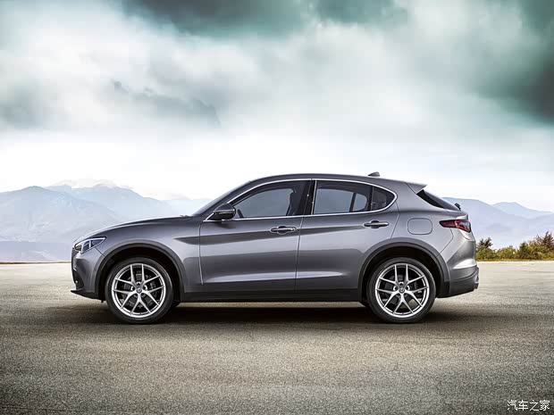 阿尔法罗密欧 Stelvio 2017款 First Editon 阿尔法罗密欧 Stelvio 2017款 First Editon