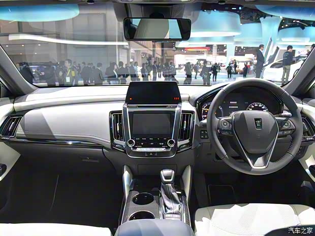 豐田(進(jìn)口) 皇冠(進(jìn)口) 2018款 Concept 豐田(進(jìn)口) 皇冠(進(jìn)口) 2018款 Concept