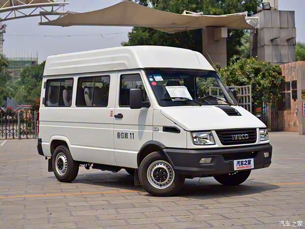 南京依维柯 依维柯得意 2017款 2.8T A35客车11座43S5 南京依维柯 依维柯得意 2017款 2.8T A35客车11座43S5