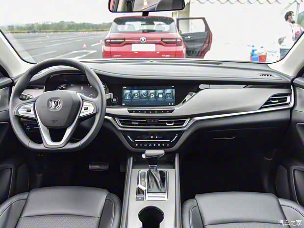 长安汽车 长安CS35PLUS 2021款 荣耀百万版 1.6L CVT豪华版