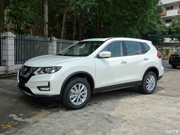 東風(fēng)日產(chǎn) 奇駿 2017款 2.0L CVT舒適版 2WD