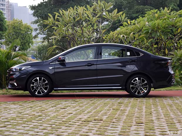 奇瑞汽车 艾瑞泽5 PLUS 2021款 小泽 1.5T CVT智PLUS