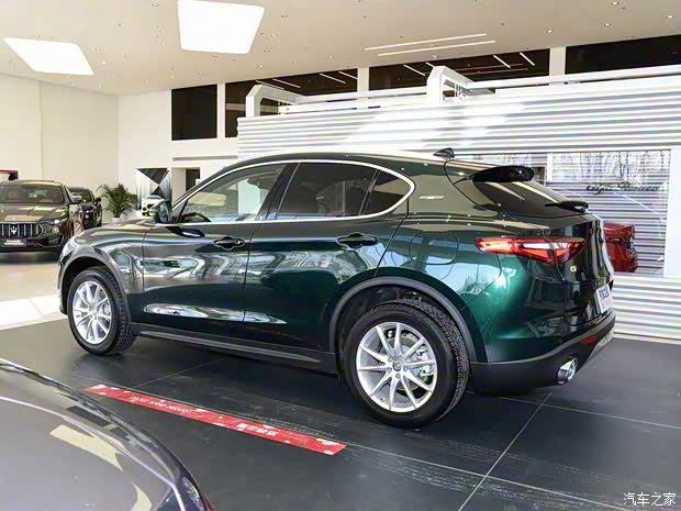 阿尔法·罗密欧 Stelvio 2021款 2.0T 280HP 豪华版 阿尔法·罗密欧 Stelvio 2021款 2.0T 280HP 豪华版