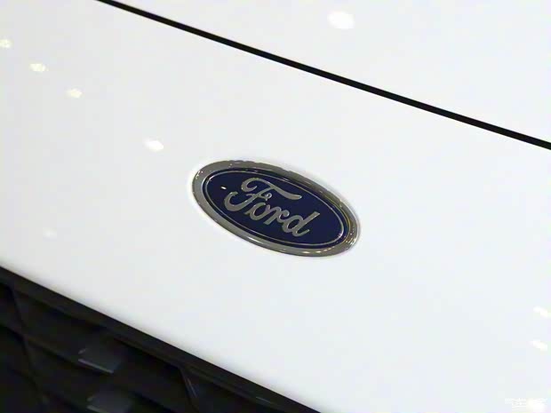 长安福特 福克斯 2021款 三厢 EcoBoost 180 自动ST Line 长安福特 福克斯 2021款 三厢 EcoBoost 180 自动ST Line