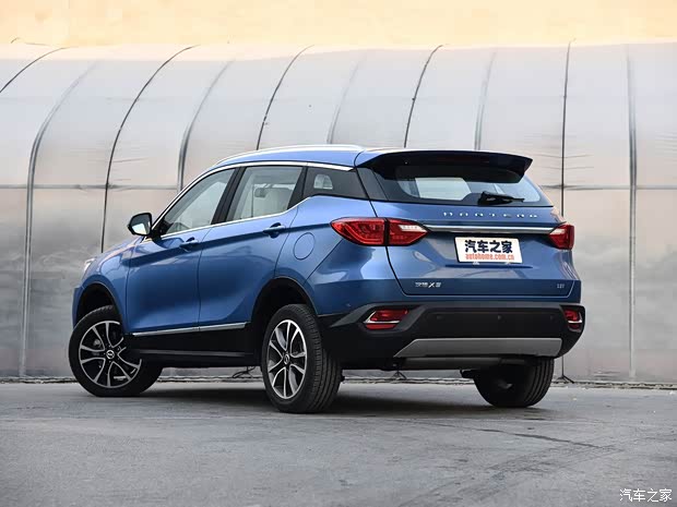 汉腾汽车 汉腾X5 2018款 1.5T CVT炫动旗舰版