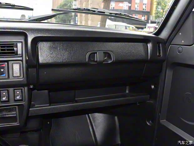 拉达汽车 泥瓦 2017款 基本型