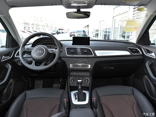 一汽-大众奥迪 奥迪Q3 2018款 30周年年型 35 TFSI 时尚型