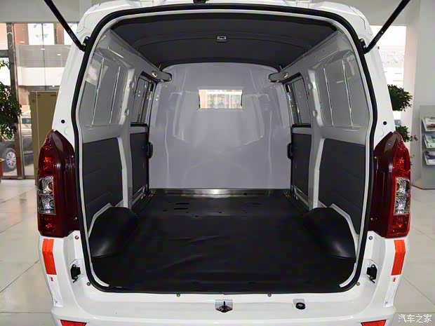福汽新龙马 启腾M70EV 2017款 纯电动 厢式运输车2座