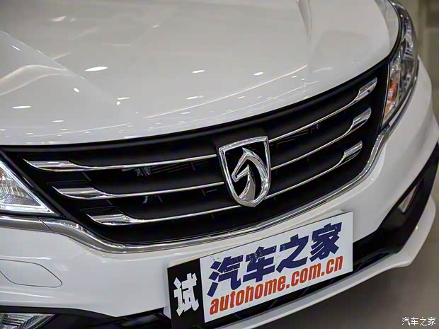 上汽通用五菱 寶駿310 2016款 1.2L 手動(dòng)豪華型