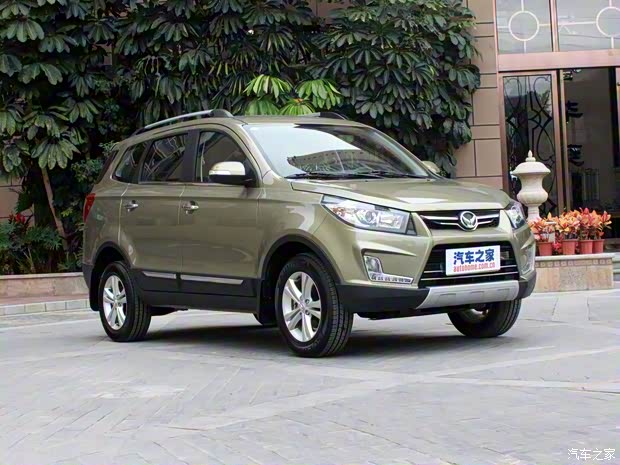 北汽銀翔 北汽幻速S3 2016款 1.5L 手動(dòng)豪華型 國(guó)IV