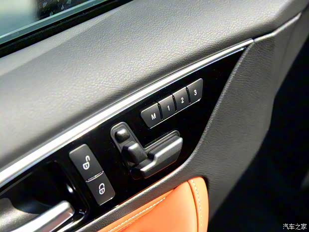 英菲尼迪(进口) 英菲尼迪QX30 2017款 2.0T 四驱中配型