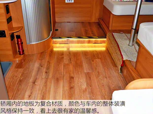 上汽大通 上汽大通V80 2017款 2.5TAMT傲运通国V长轴高顶5座