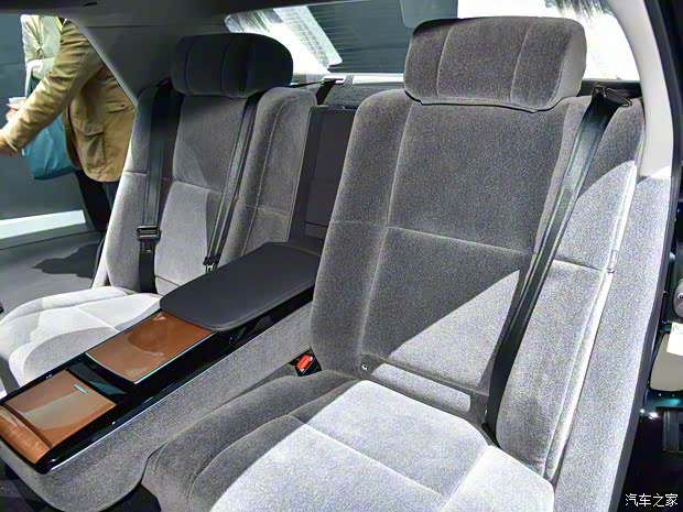 丰田(进口) 世纪 2018款 基本型 丰田(进口) 世纪 2018款 基本型