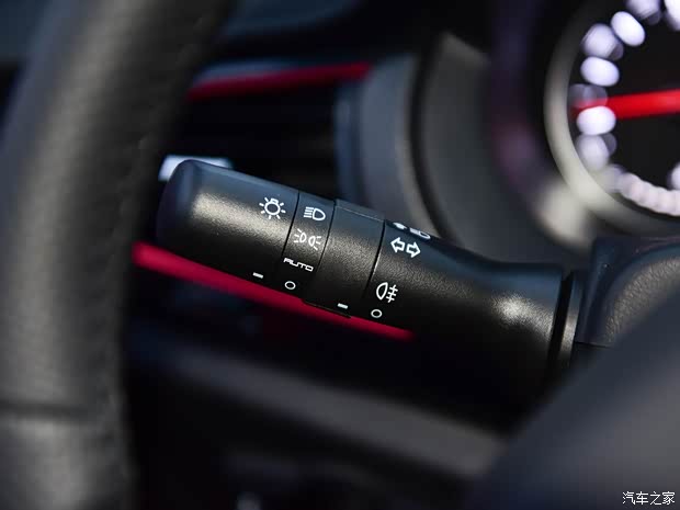 陆风汽车 逍遥 2018款 1.5GTDI CVT全景钻石版 陆风汽车 逍遥 2018款 1.5GTDI CVT全景钻石版