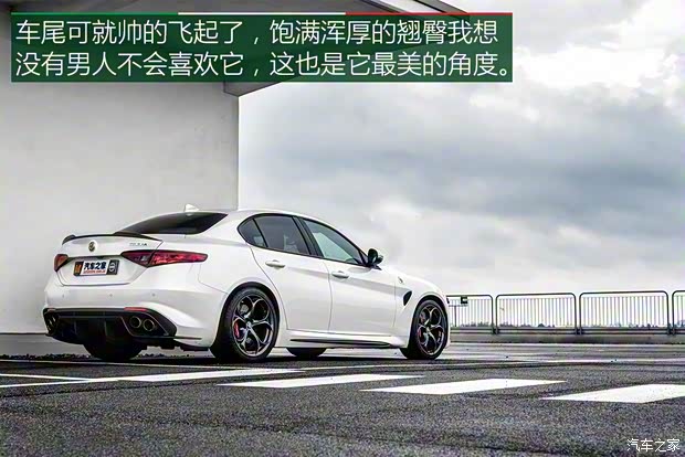 阿尔法·罗密欧 Giulia 2017款 2.9T 510HP 四叶草版 阿尔法·罗密欧 Giulia 2017款 2.9T 510HP 四叶草版