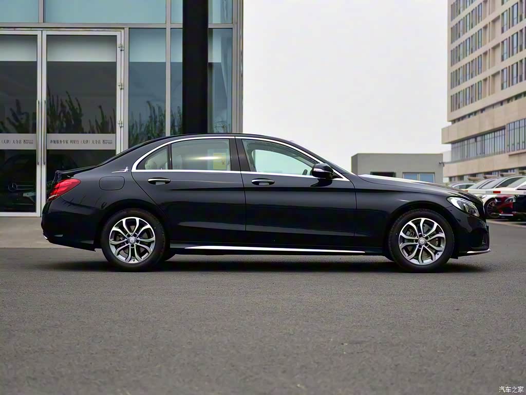 奔驰C级 2017款 改款 C 180 L 动感型运动版