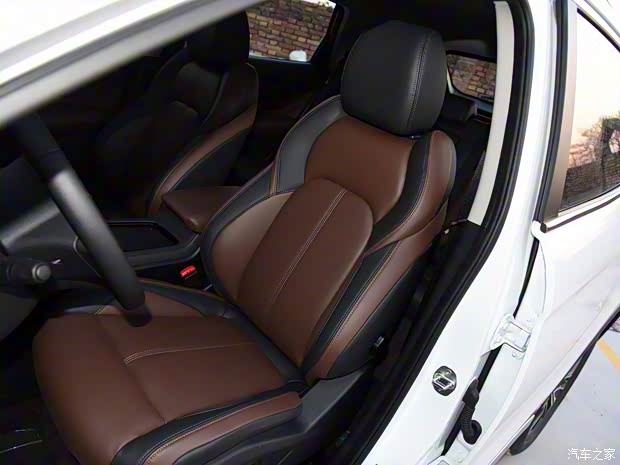 东风乘用车 东风风神AX7 2018款 1.6T 自动尊贵型 东风乘用车 东风风神AX7 2018款 1.6T 自动尊贵型