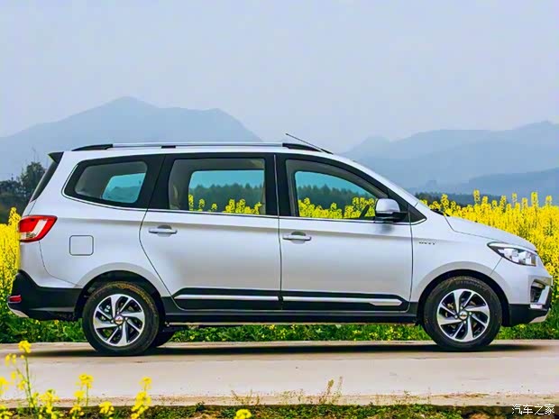 上汽通用五菱 五菱宏光 2016款 1.5L S1 尊享型 上汽通用五菱 五菱宏光 2016款 1.5L S1 尊享型